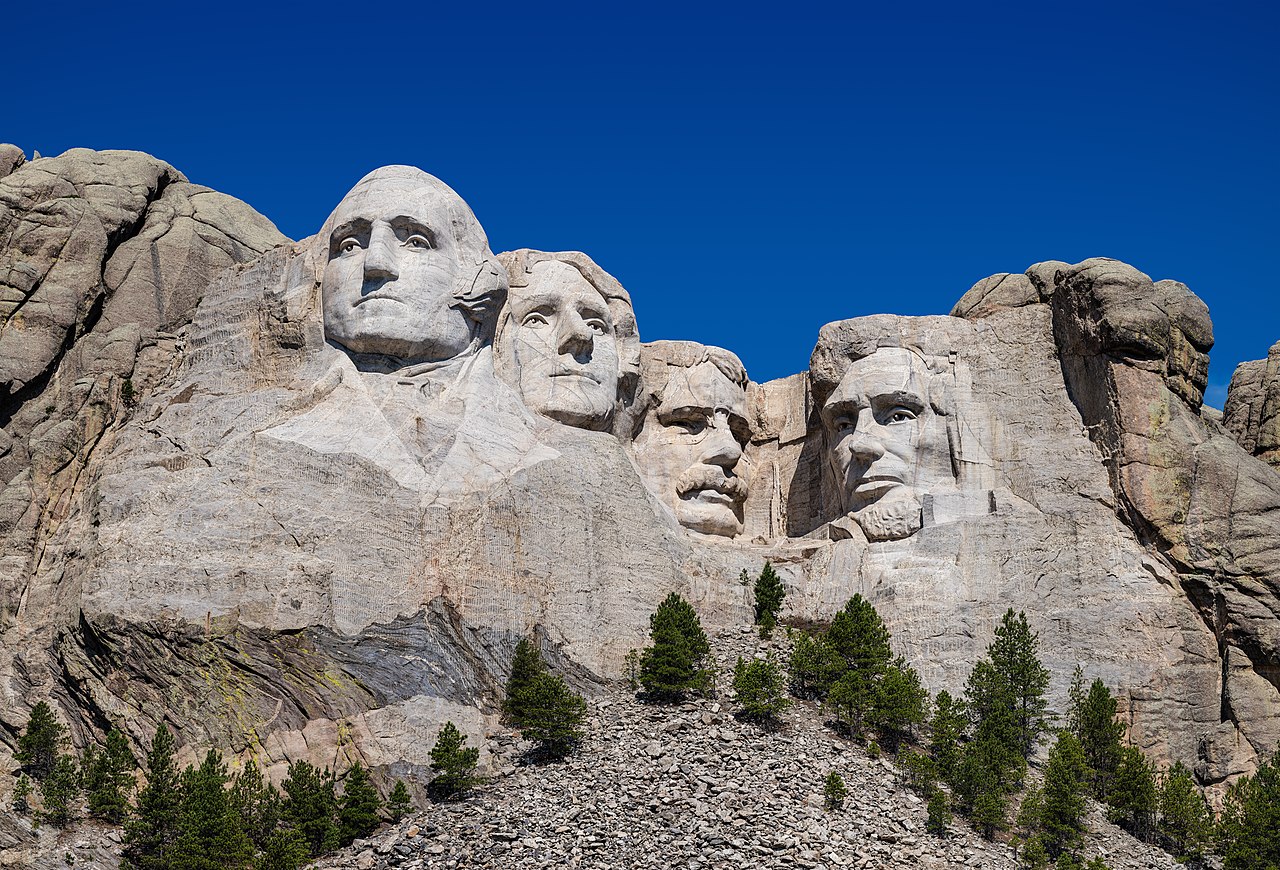Most Fascinating Places to See on Your Way to Mount Rushmore
